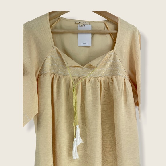 NWT Tea n Rose Yellow Embroidered Blouse - Picture 3 of 4